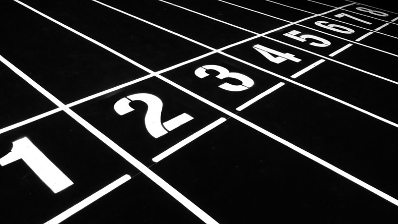 Black running track with white markings for positions 1 to 8