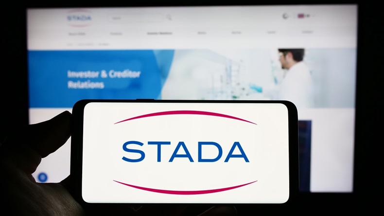 Stada logo on smartphone in front of website